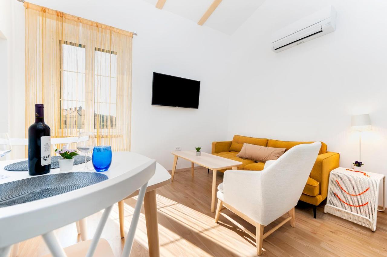 City Comfort Apartments Ровинь Экстерьер фото